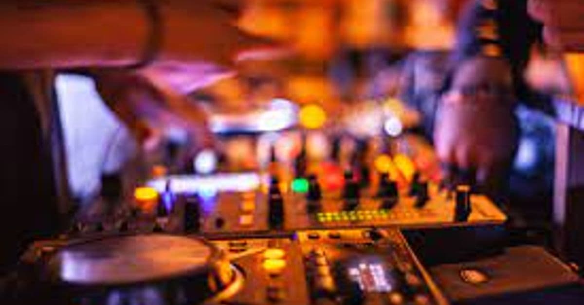 House DJ