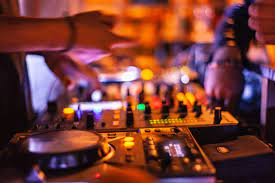 House DJ